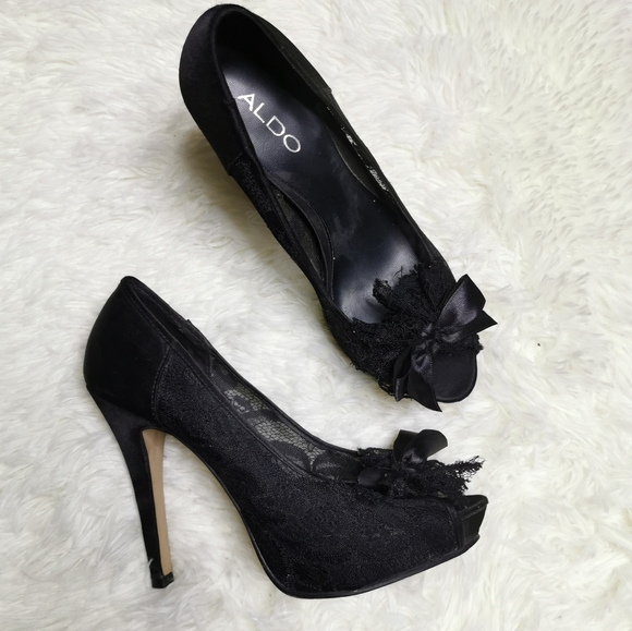 Laced Aldo shoes with Satin Bow - Picture 1 of 6
